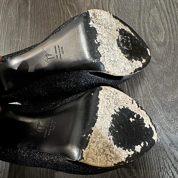 Giuseppe Zanotti black open toe pump. - Picture 4 of 6